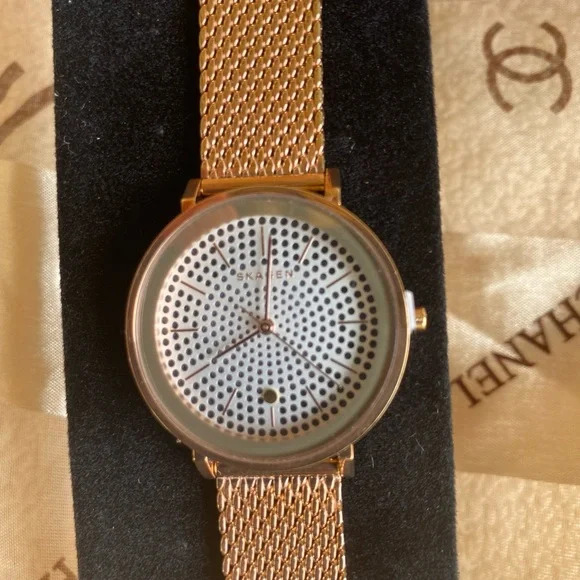 Ladies New Skagen Rose Stainless Steel SOLAR watch NWT